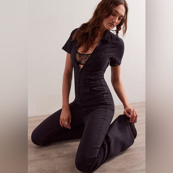 Free people we the free Jade Flare jumpsuit Black Short Sleeve Jumpsuit NWT - Picture 2 of 4